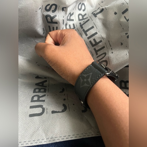 Louis Vuitton - Picture 4 of 4